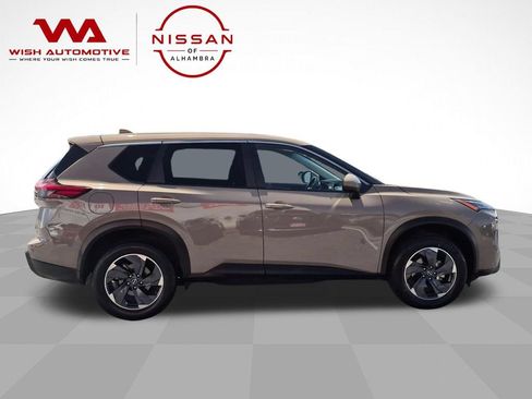 Certified 2024 Nissan Rogue SV FWD image 4