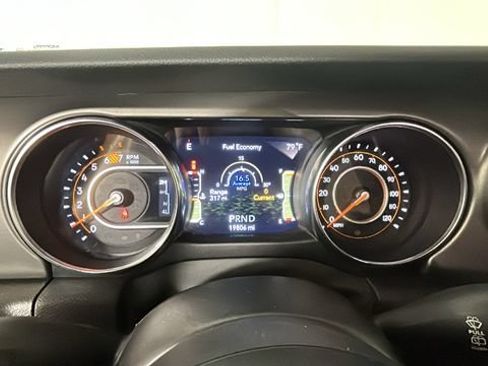 Used 2022 Jeep Wrangler Unlimited Sport AWD/4WD image 17