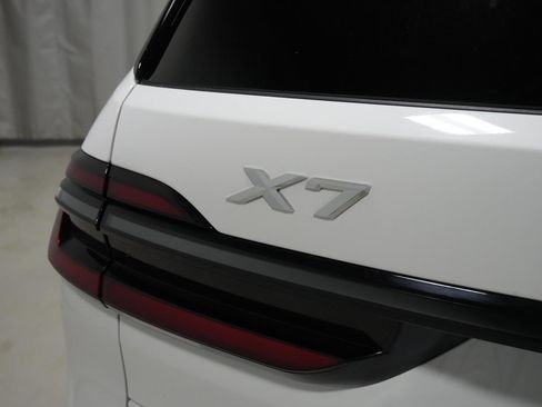 Used 2024 BMW X7 xDrive40i w/ M Sport Package image 27