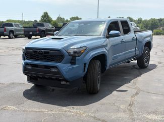 Used 2026 Toyota Tacoma TRD Sport w/ TRD Sport Upgrade Package AWD/4WD video 3