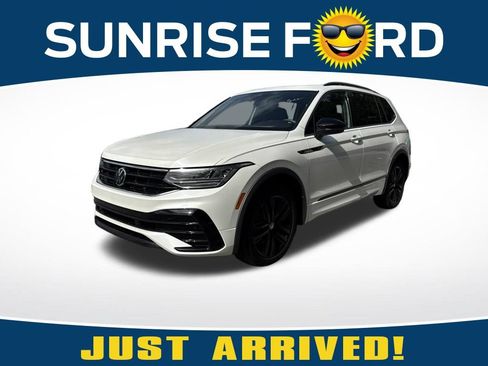 Used 2022 Volkswagen Tiguan SE R-Line FWD image 1
