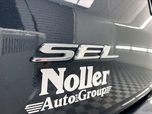 Used 2024 Ford Edge SEL w/ Convenience Package image 8