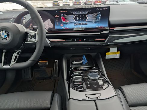 New 2026 BMW 530i xDrive w/ M Sport Package image 10