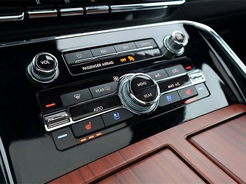 Used 2021 Lincoln Navigator Reserve image 32