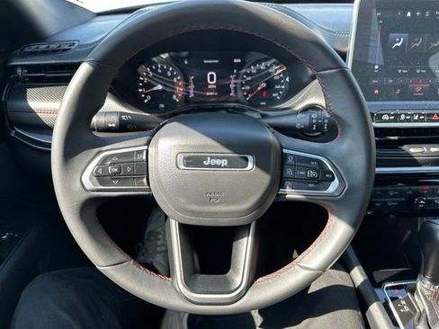 Used 2025 Jeep Compass Trailhawk AWD/4WD image 24