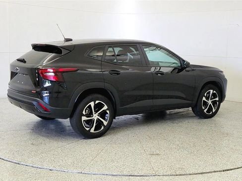 Used 2024 Chevrolet Trax RS w/ Sunroof Package FWD image 7