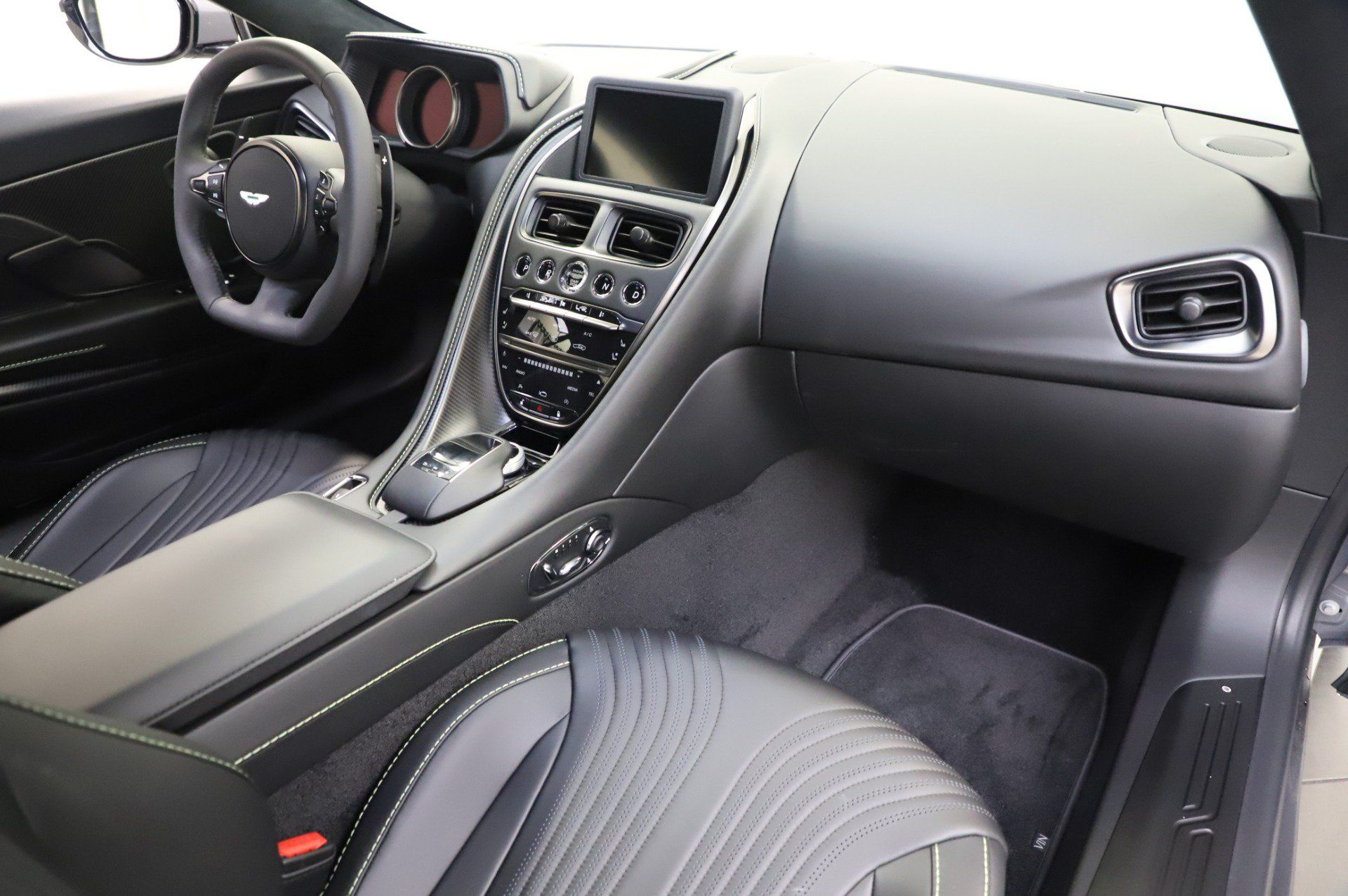 Used 2020 Aston Martin DB11 AMR RWD image 19