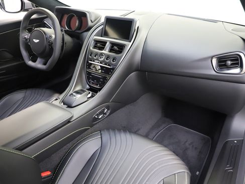 Used 2020 Aston Martin DB11 AMR RWD image 19