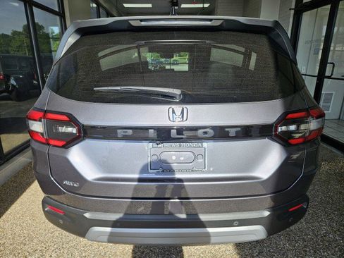 Used 2025 Honda Pilot EX-L image 3