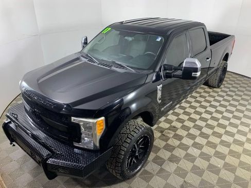 Used 2017 Ford F250 XLT w/ XLT Premium Package AWD/4WD image 13
