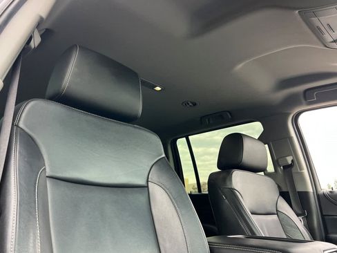 Used 2018 Chevrolet Suburban LT image 18