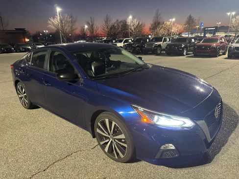 Used 2020 Nissan Altima 2.5 SR image 3