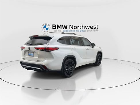Used 2022 Toyota Highlander Limited AWD/4WD image 3