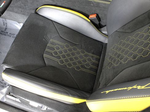 Used 2024 Lamborghini Urus Performante AWD/4WD image 35