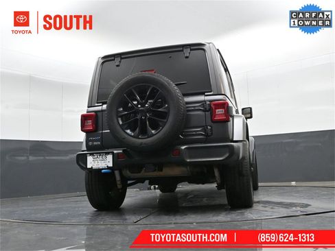 Used 2022 Jeep Wrangler Unlimited Sahara image 32