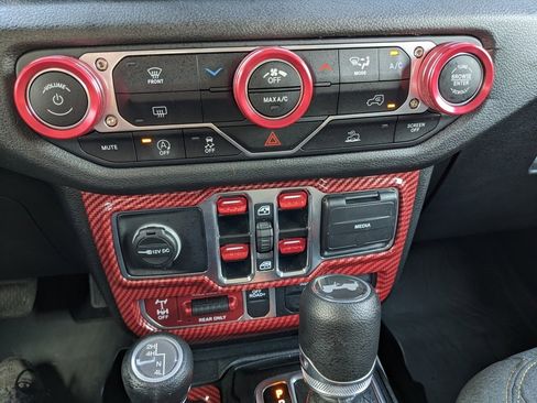 Used 2025 Jeep Wrangler Willys image 30