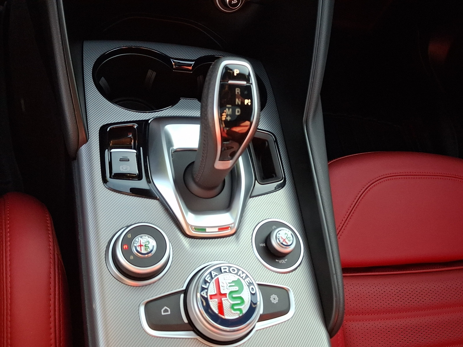 Used 2025 Alfa Romeo Giulia AWD w/ Veloce Package AWD image 15