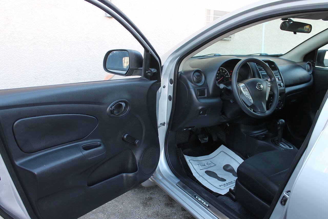 Used 2015 Nissan Versa S Plus FWD image 20