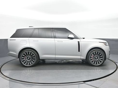Used 2023 Land Rover Range Rover SE AWD/4WD image 2