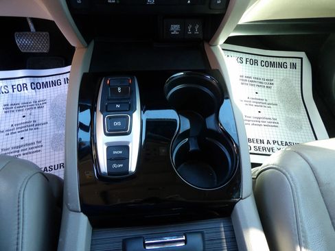 Used 2016 Honda Pilot Touring image 21