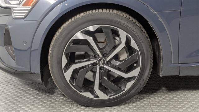 Used 2024 Audi Q8 e-tron Premium Plus w/ Premium Plus Package AWD/4WD image 35
