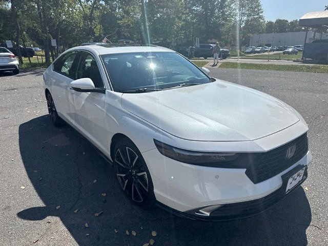 Used 2025 Honda Accord Touring image 3