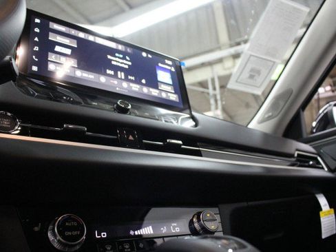 New 2026 Mitsubishi Outlander SE image 12