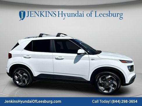 New 2026 Hyundai Venue SEL FWD image 2