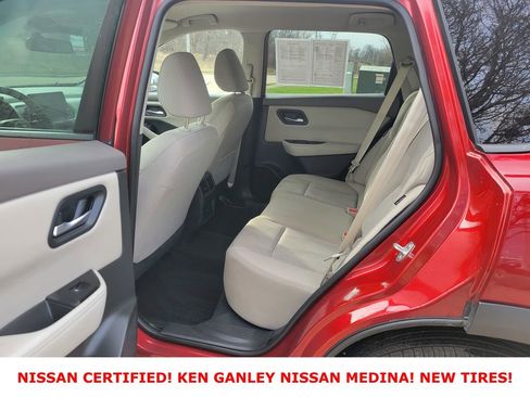 Certified 2025 Nissan Rogue SV image 39