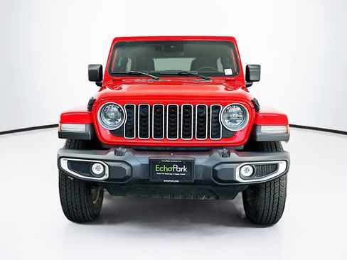 Used 2025 Jeep Wrangler Sahara image 2