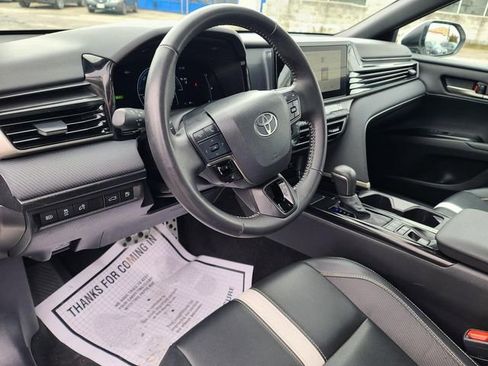 Used 2025 Toyota Camry SE FWD image 8