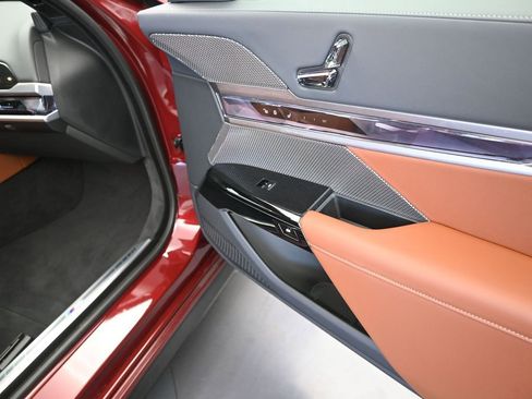 Certified 2025 BMW 740i RWD image 23