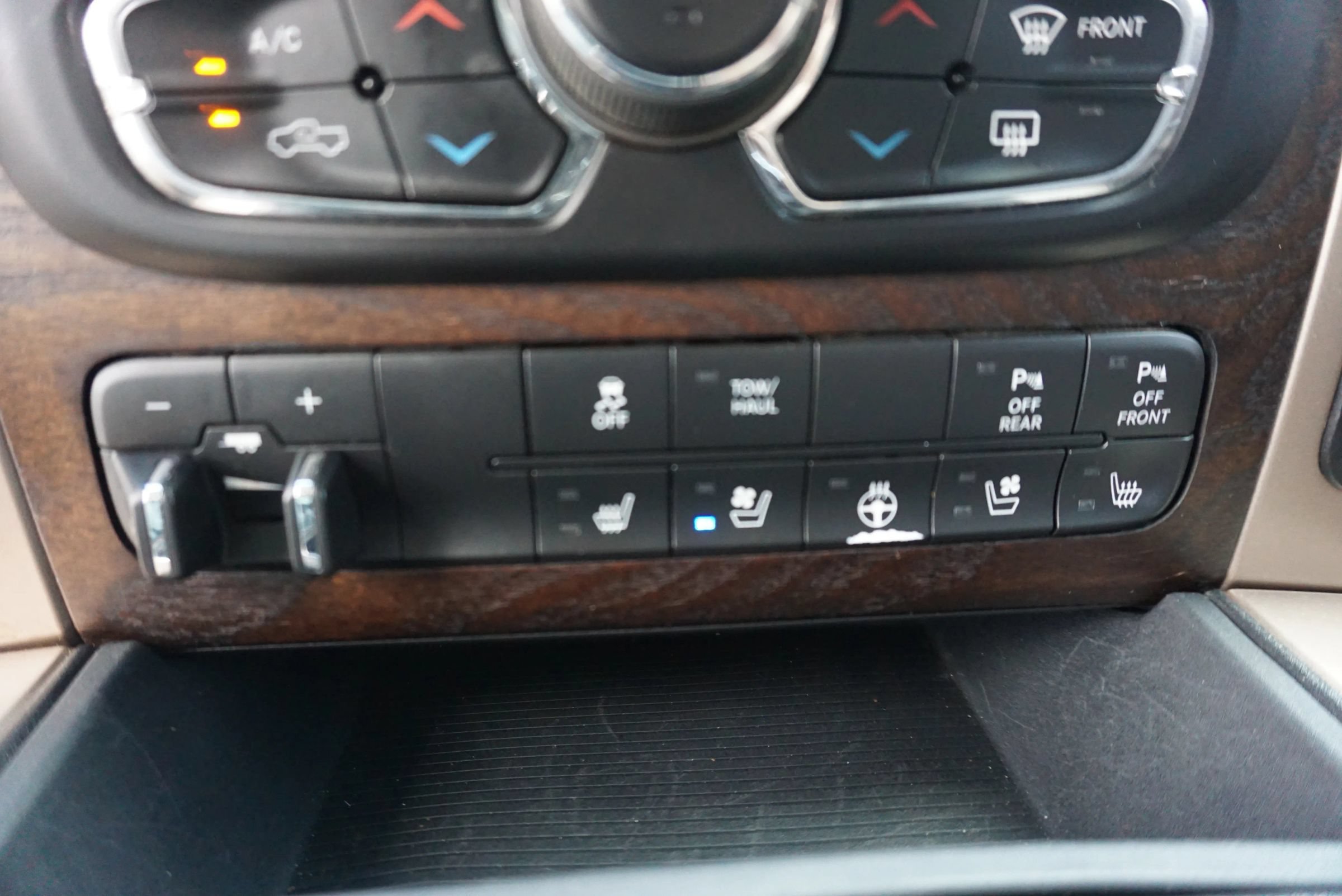 Used 2016 RAM 1500 Laramie Longhorn w/ Convenience Group AWD/4WD image 36
