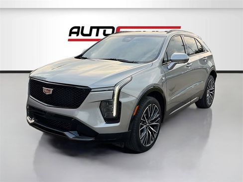 Used 2025 Cadillac XT4 Sport image 3