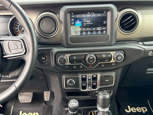 Used 2018 Jeep Wrangler Unlimited Sport S image 21