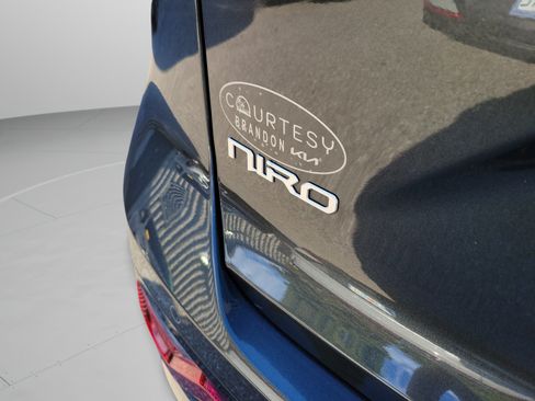 Certified 2023 Kia Niro SX Touring FWD image 31
