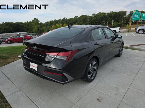 Certified 2025 Hyundai Elantra Sport FWD image 8