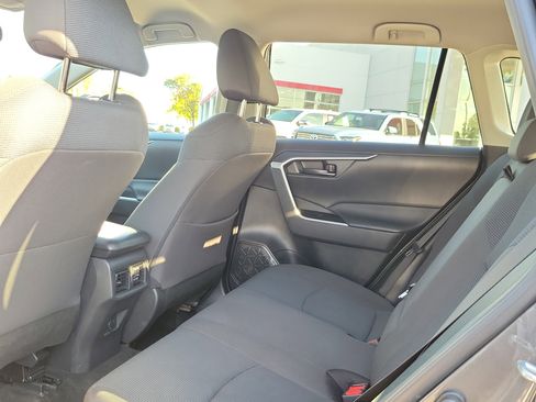 Used 2022 Toyota RAV4 LE image 10
