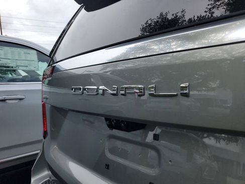 New 2026 GMC Yukon Denali w/ Denali Reserve Package AWD/4WD image 9