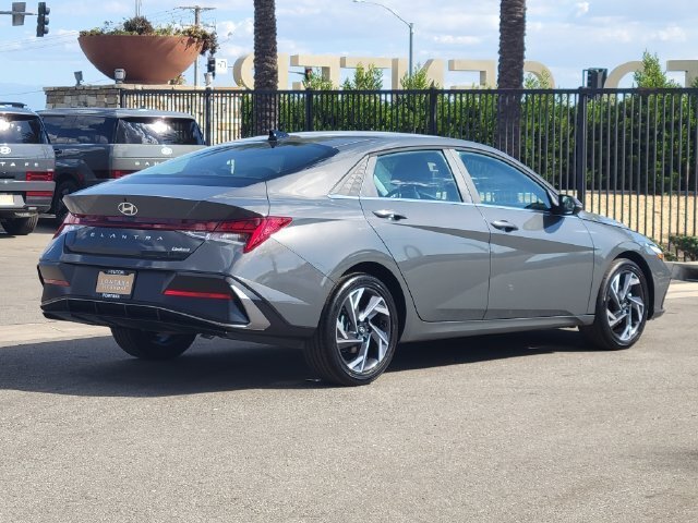 New 2026 Hyundai Elantra Limited FWD image 4