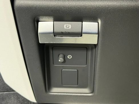 New 2025 Land Rover Defender 110 X-Dynamic SE AWD/4WD image 41