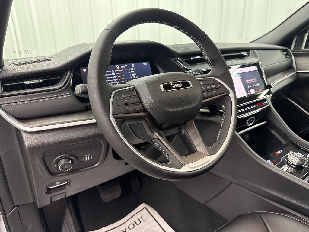 New 2026 Jeep Grand Cherokee Limited AWD/4WD image 16