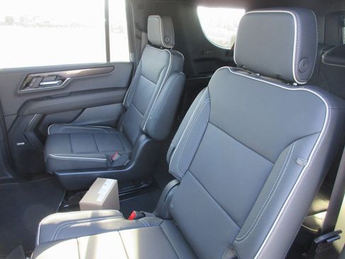 New 2026 GMC Yukon XL Elevation image 13