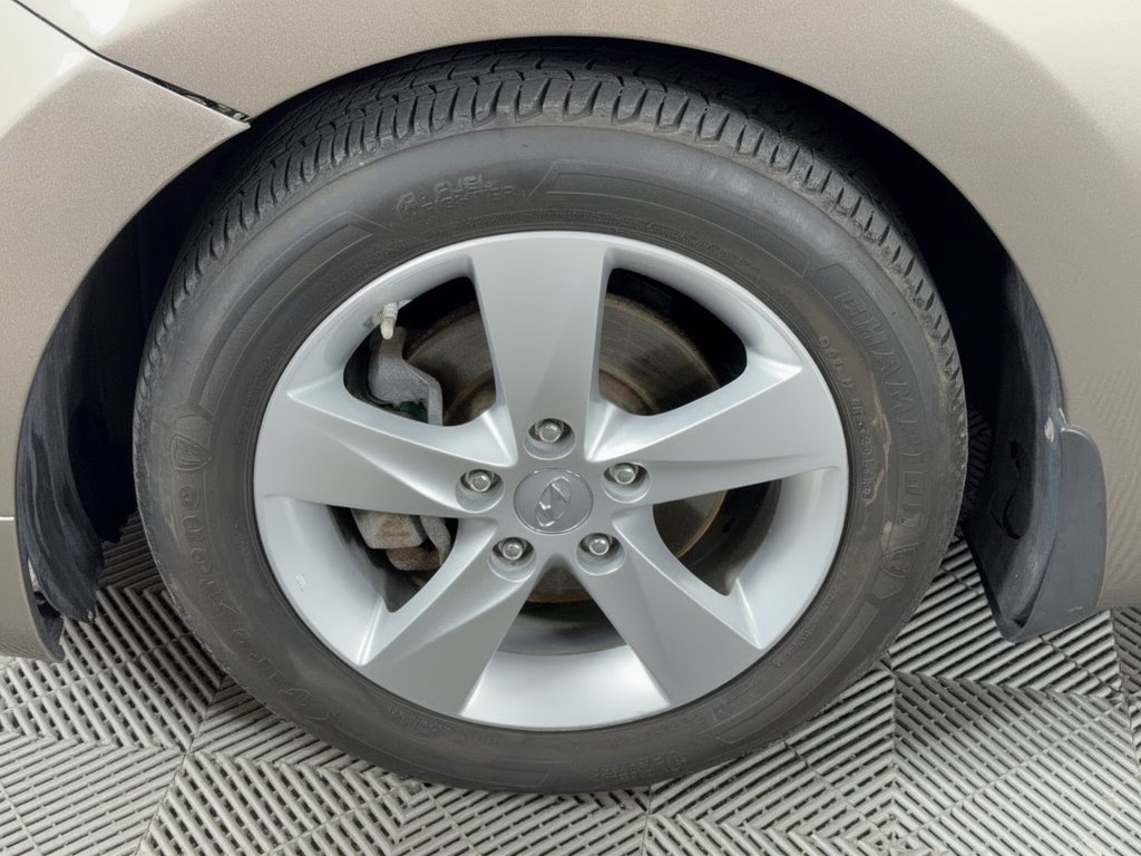 Used 2013 Hyundai Elantra GLS w/ Preferred Pkg FWD image 13