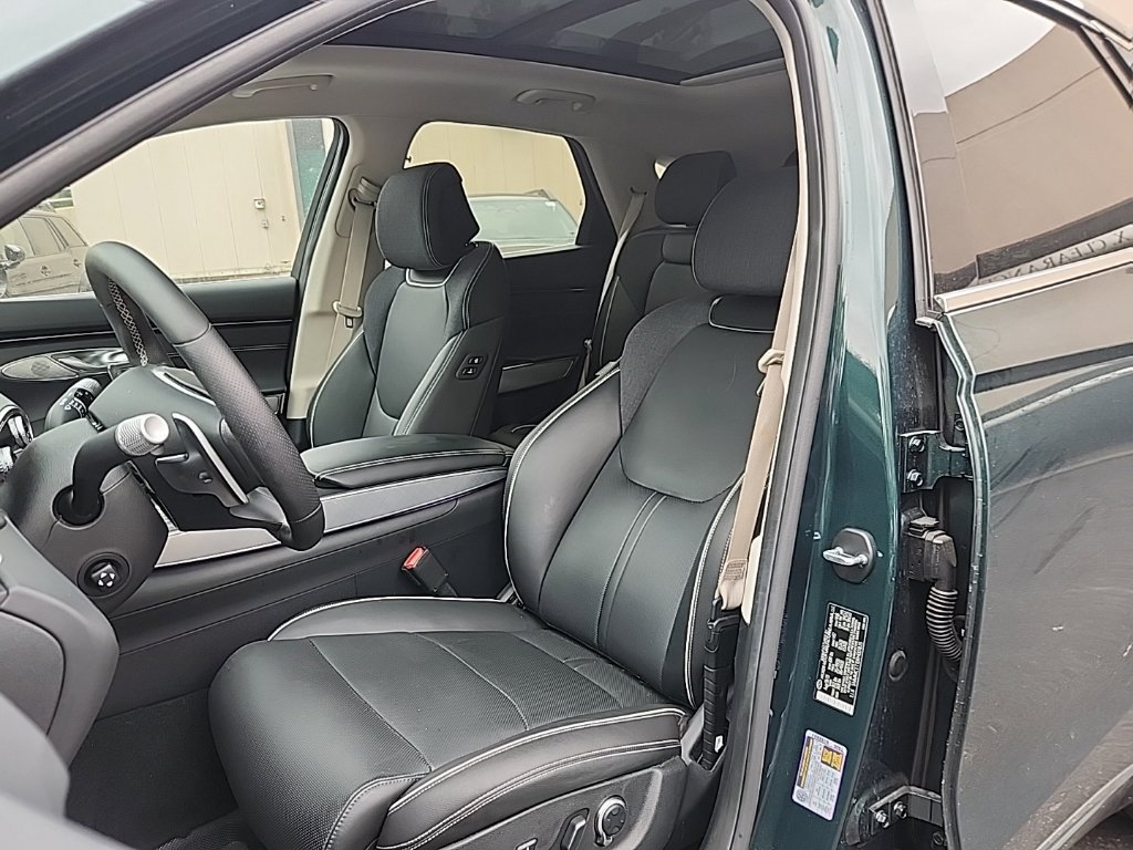 Used 2024 Genesis Electrified GV70 AWD/4WD image 6