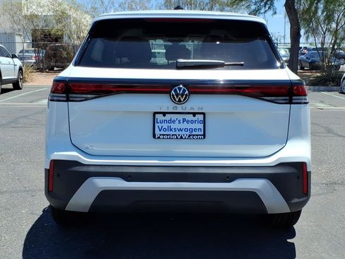 New 2026 Volkswagen Tiguan SE FWD image 6