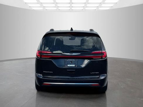 Used 2023 Chrysler Pacifica Limited FWD image 6