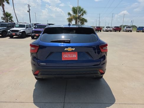 Used 2024 Chevrolet Trax LS w/ LS Convenience Package FWD image 13