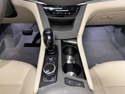 Used 2020 Cadillac XT5 Premium Luxury AWD/4WD image 13