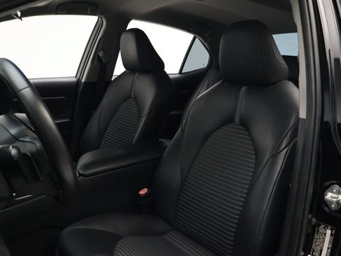 Certified 2018 Toyota Camry SE FWD image 13